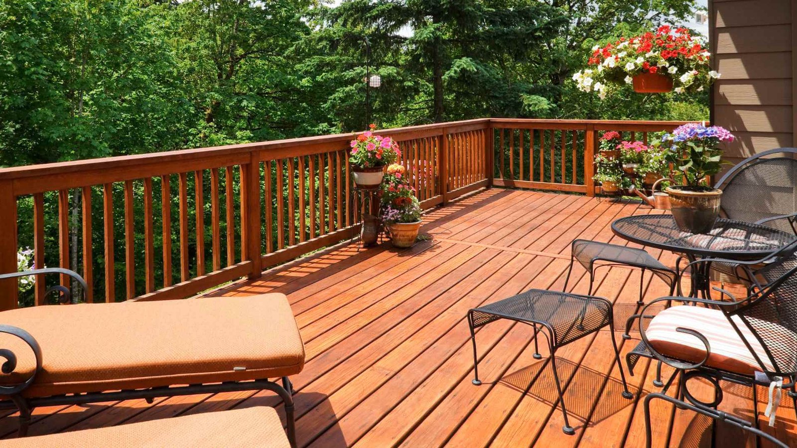 Architectural Spotted Gum decking surrounding luxury pool